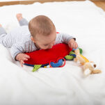 Poduszka do leżenia na brzuszku 37cm zabawka ruchowa grzechotka sigikid - 7